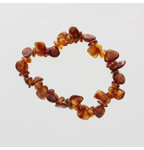 Cognac Leaves Baltic amber pieces stretch bracelet 18cm