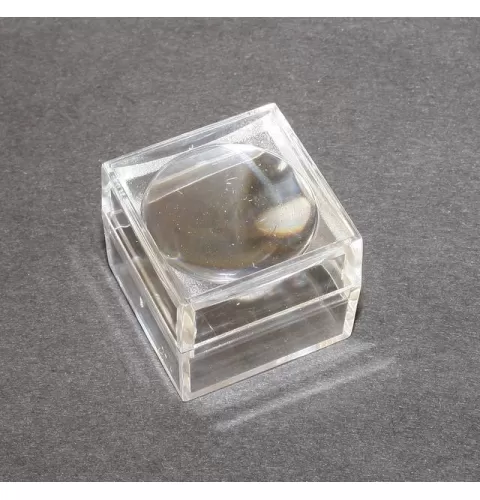 Small magnifying box for fossil stones