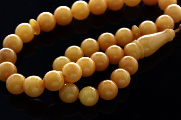 ANTIQUE Islamic EGG YOLK 33 Baltic amber Prayer ROUND beads
