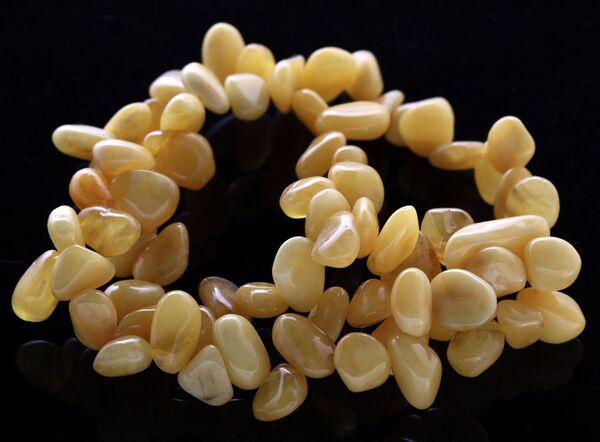 Butter Leaf Beads Baltic amber stretch bracelet 18cm