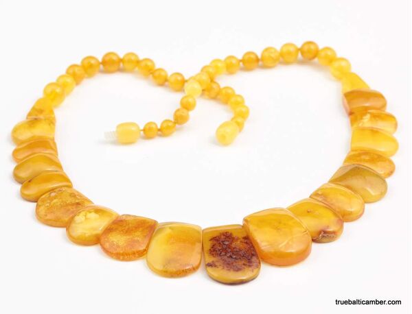 Vintage Egg Yolk pieces Baltic amber choker 17in