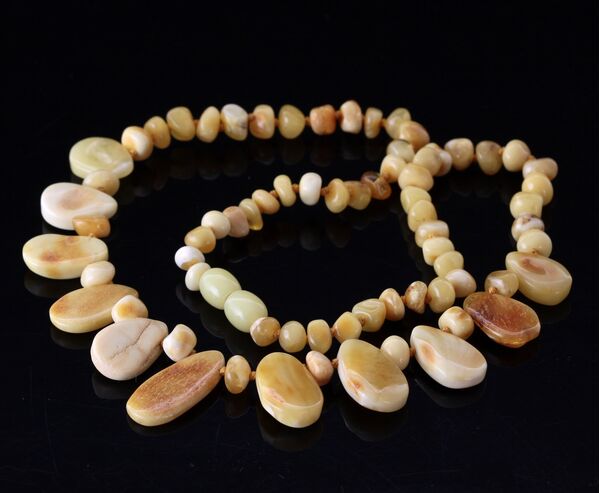 Leave shape pieces Baltic amber necklace 46cm