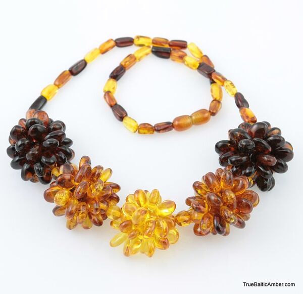 Beautiful Baltic amber pendant necklace 19in