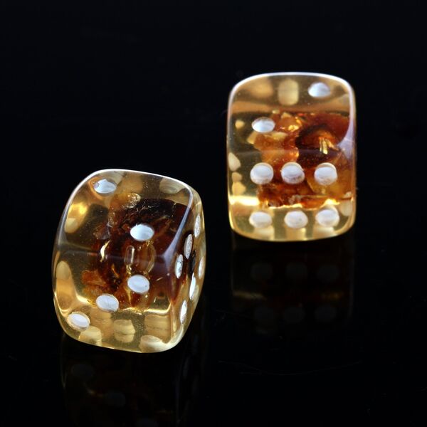 BALTIC FORMED AMBER DICE with rounded corners 15-16 mm 